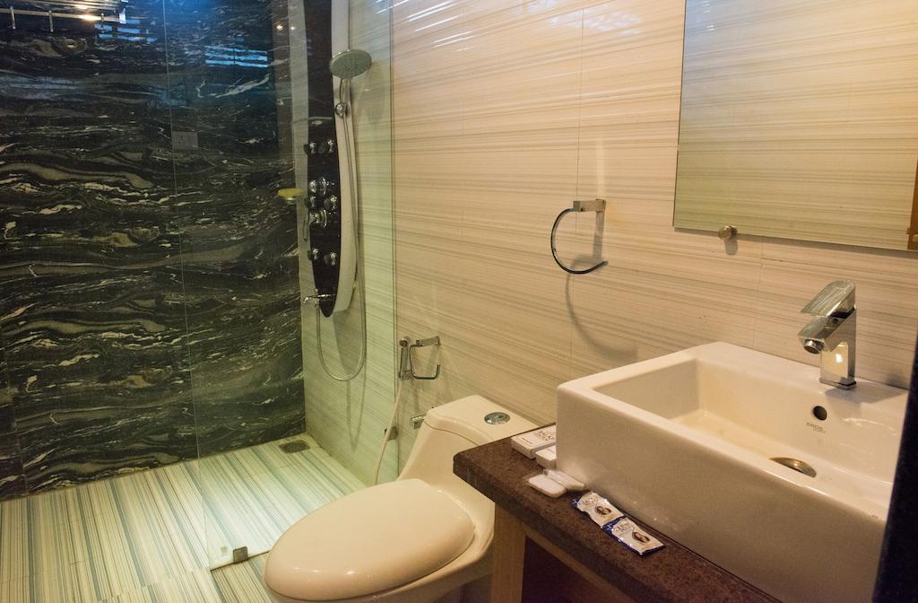 Hotel Balaji Central Ratlām Værelse billede